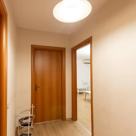 Lily's 2 Bedroom Διαμέρισμα Τίρανα