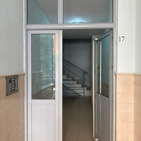 Διαμέρισμα Lily's 2 Bedroom Τίρανα