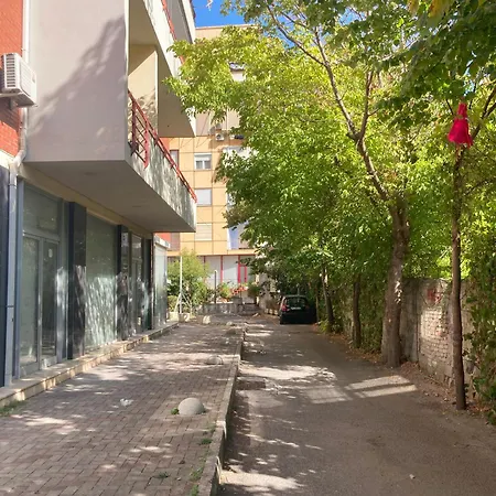 Διαμέρισμα Lily's 2 Bedroom Τίρανα