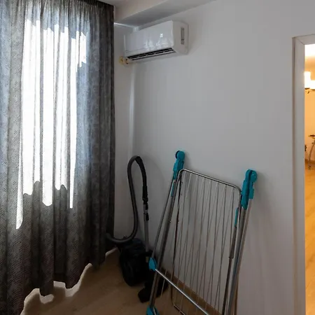 Διαμέρισμα Lily's 2 Bedroom Τίρανα