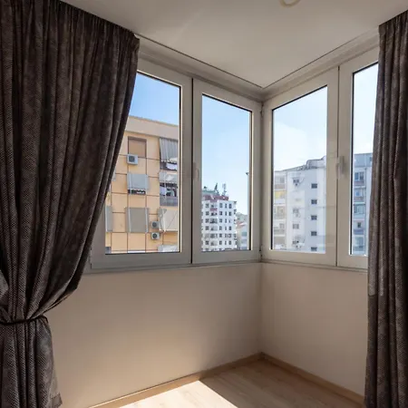 Διαμέρισμα Lily's 2 Bedroom Τίρανα