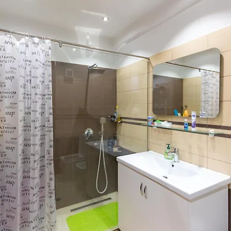 Διαμέρισμα Lily's 2 Bedroom
