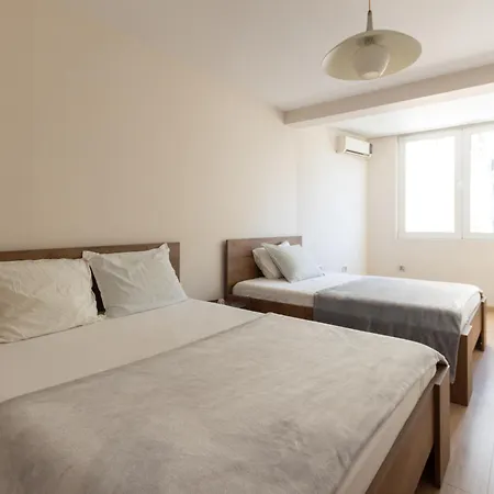 Lily's 2 Bedroom Τίρανα