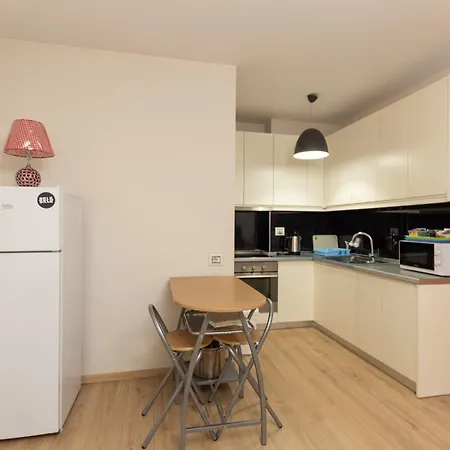 Lily's 2 Bedroom Διαμέρισμα Τίρανα